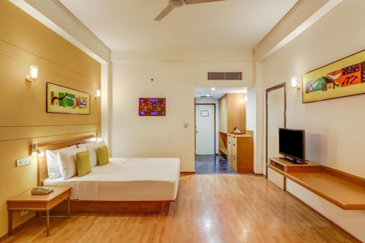 Lemon Tree Hotel, East Delhi Mall, Kaushambi Ghaziabad Buitenkant foto