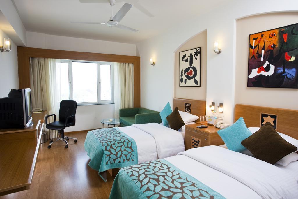 Lemon Tree Hotel, East Delhi Mall, Kaushambi Ghaziabad Buitenkant foto