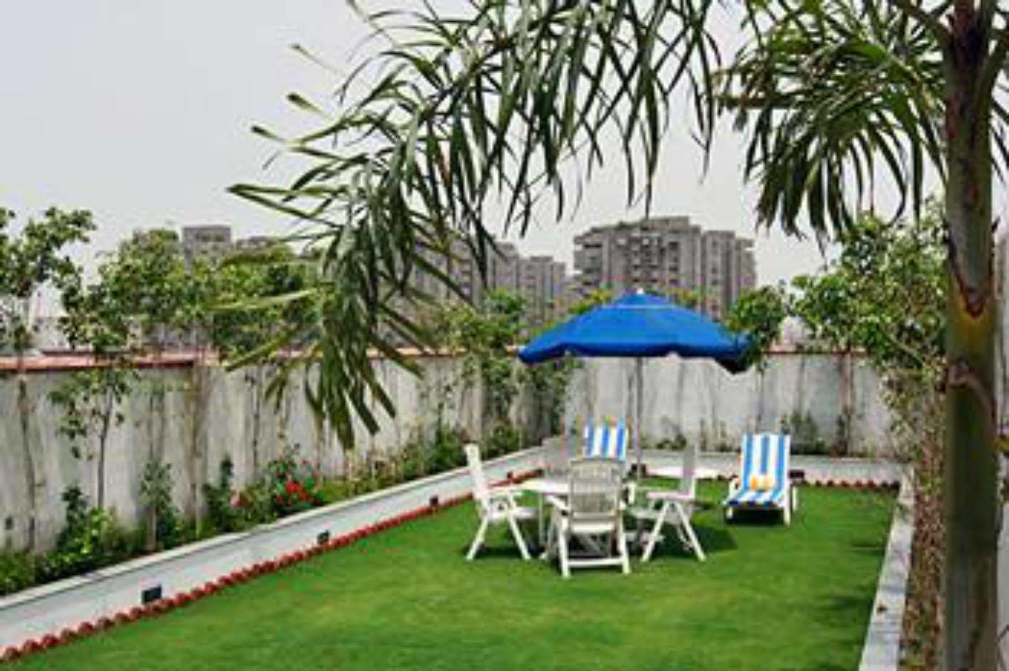 Lemon Tree Hotel, East Delhi Mall, Kaushambi Ghaziabad Buitenkant foto