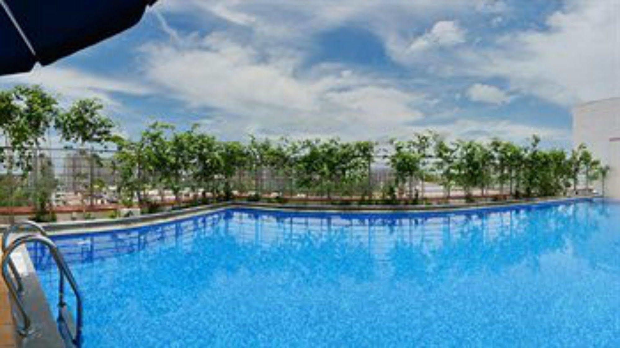 Lemon Tree Hotel, East Delhi Mall, Kaushambi Ghaziabad Buitenkant foto