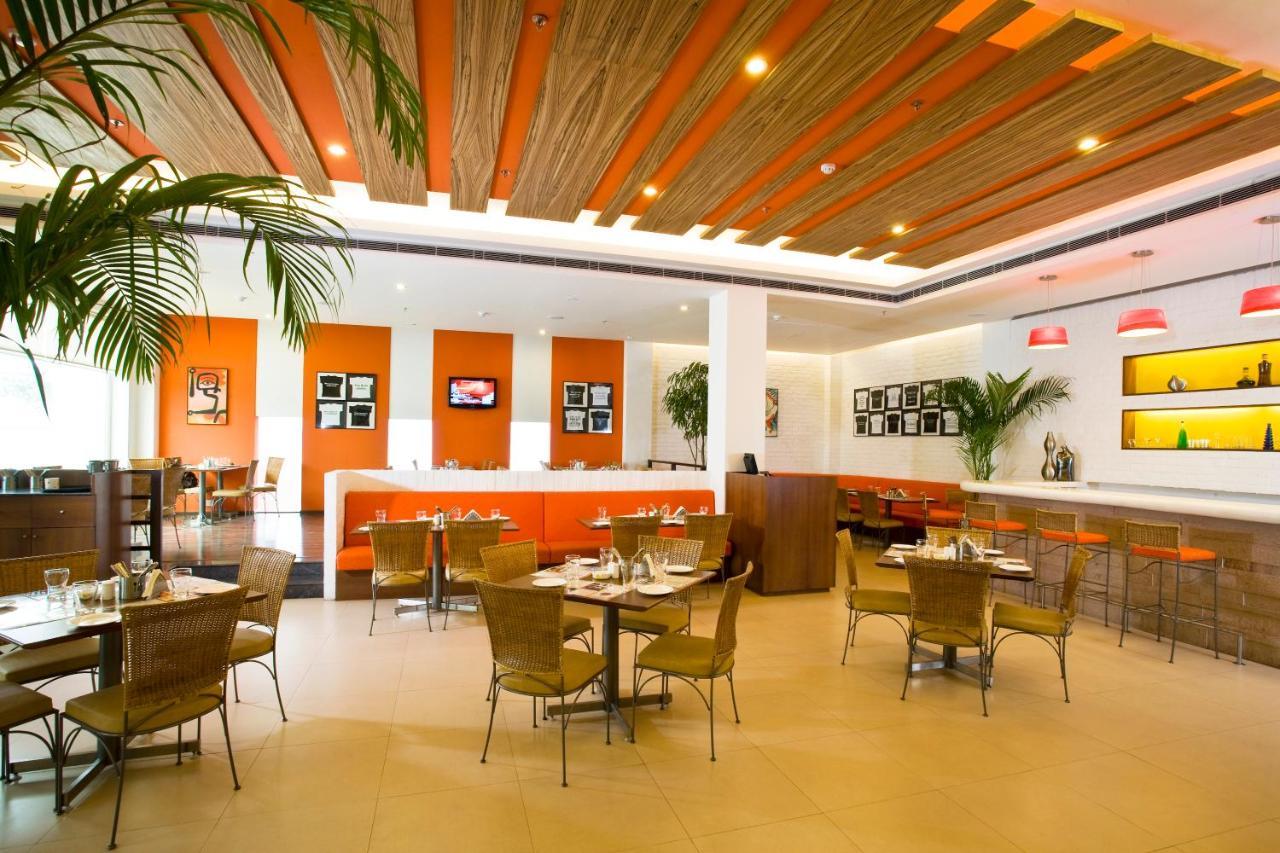 Lemon Tree Hotel, East Delhi Mall, Kaushambi Ghaziabad Buitenkant foto